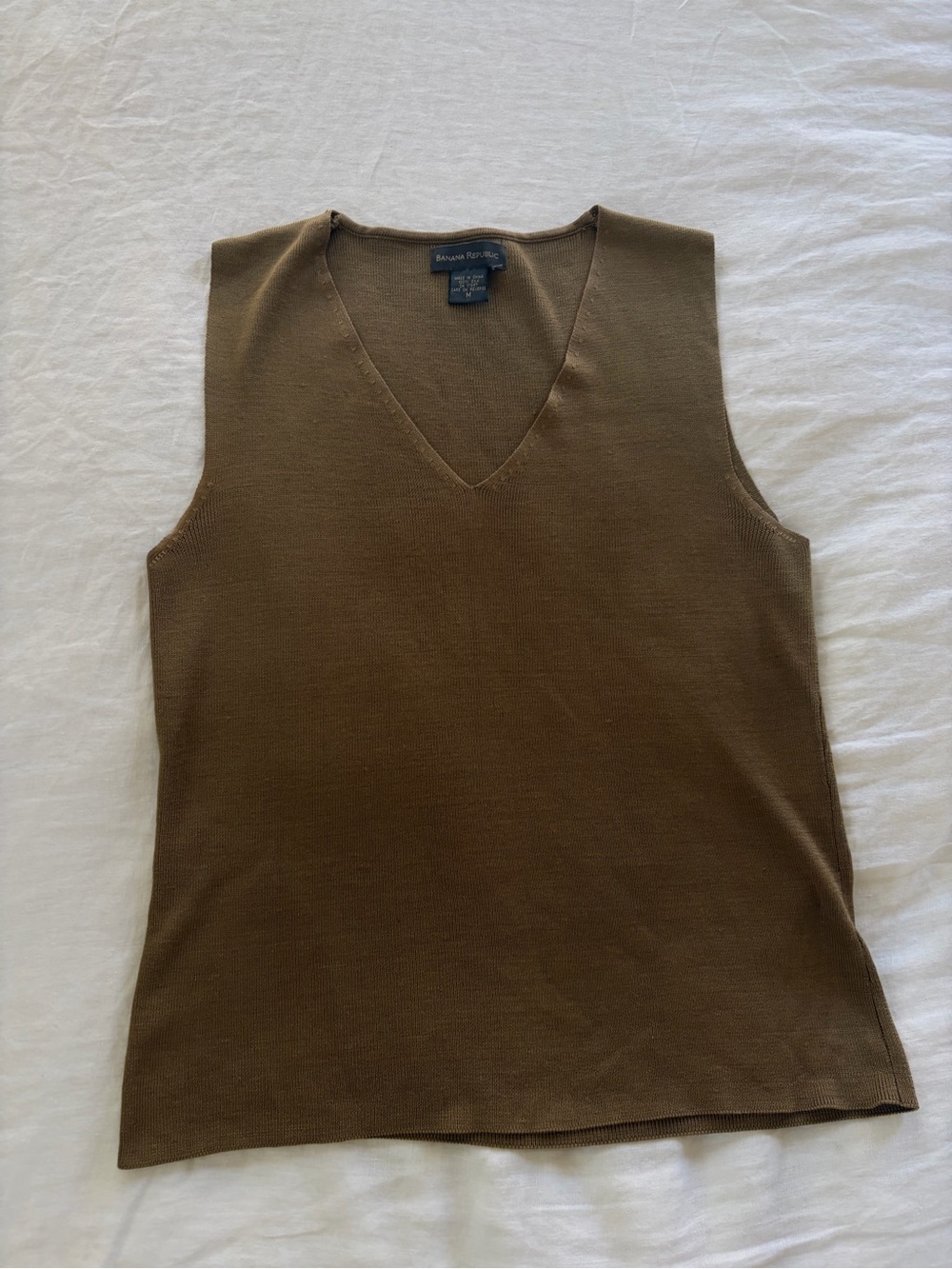 Banana Republic 100% Silk V Neck Top - Olive, size M